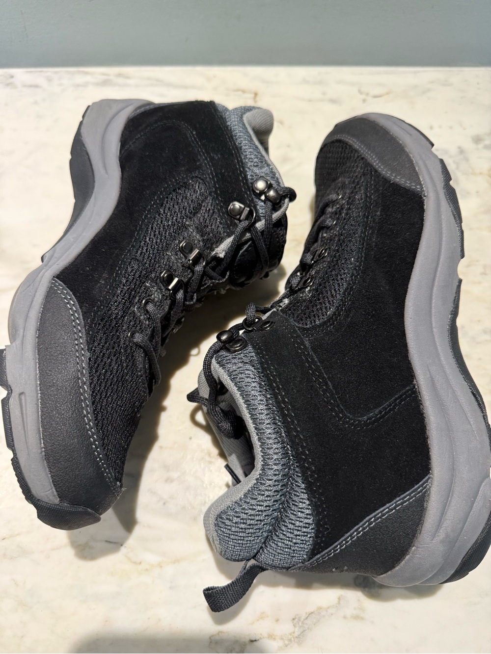 Vionic Cypress Trail Walker Water Resistant Black Suede Hiking Sneaker, suze 9.5 - Picture 2 of 6